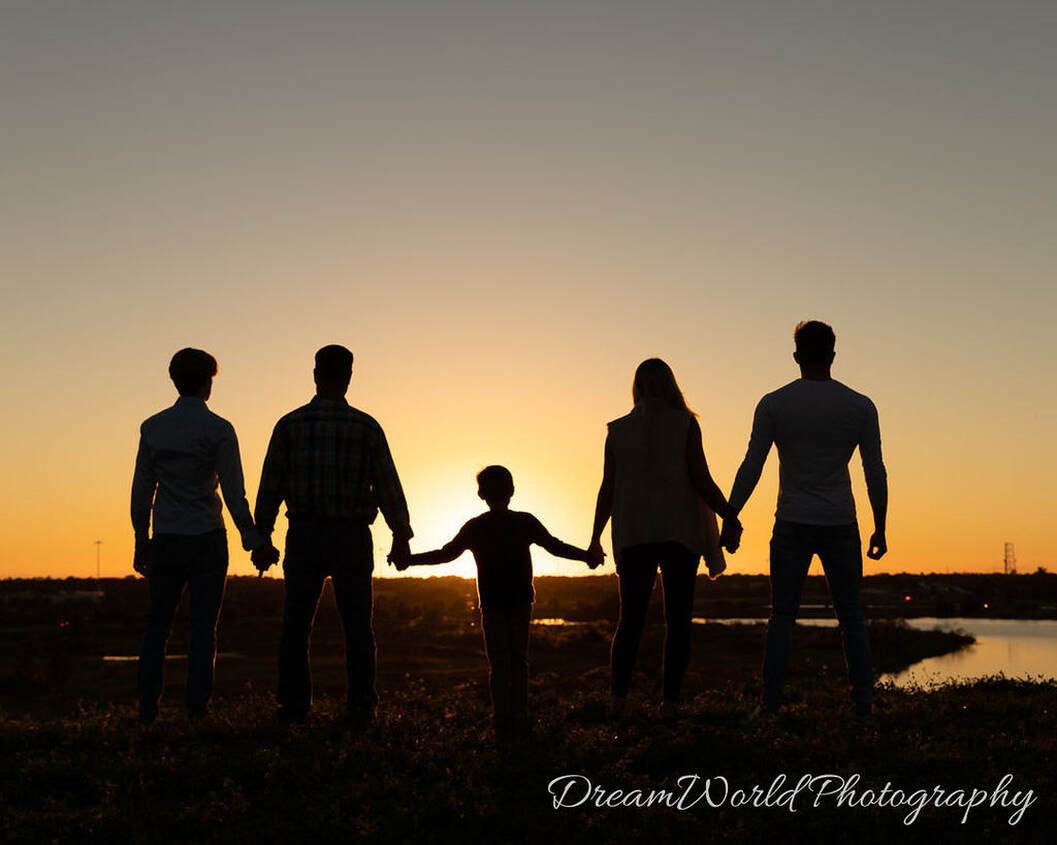 Silhouette-of-five-family-members-looking -at-the-sunset-Celery Fields-Sarasota-Florida-golden-hour